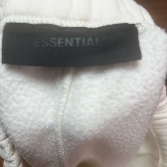 🔥🔥Pre-Loved Fear Of God Essentials Short Size Small! Women - Picture 2 of 7